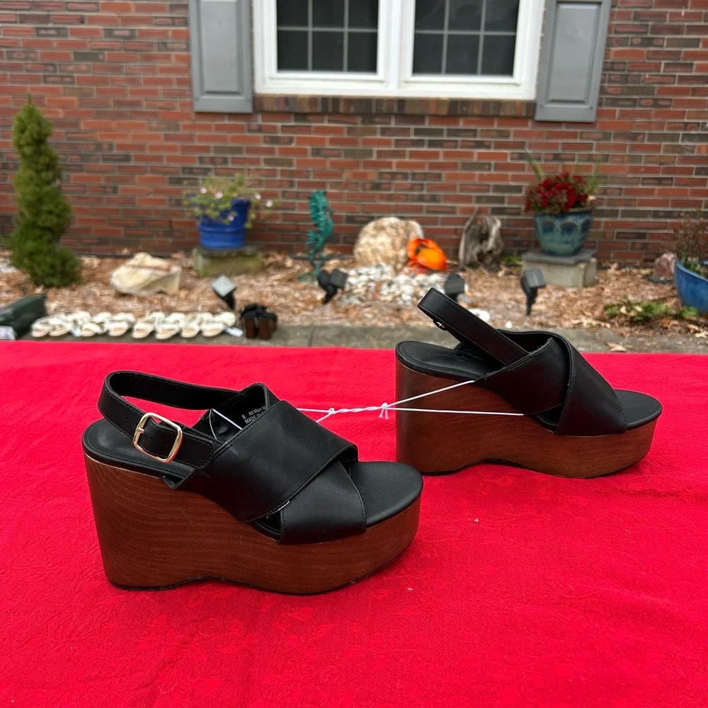 Women's Naomi Wood Wedge Heels with Memory Foam Insole - Universal Thread size 6